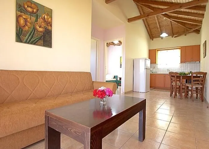 Maria Elena Villa
