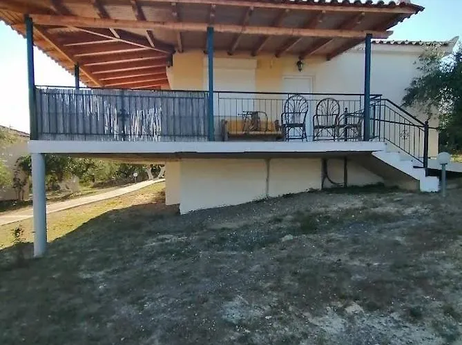 Maria Elena Villa