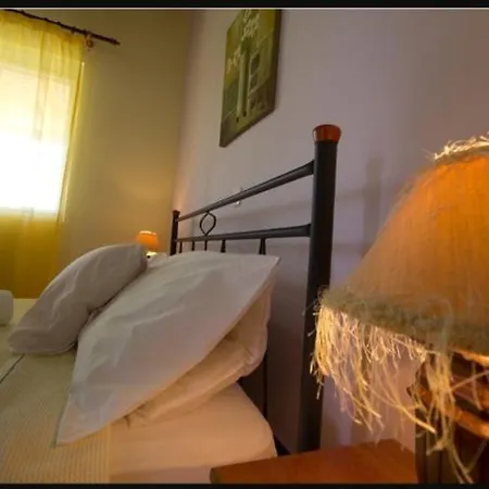Maria Elena Villa Koróni