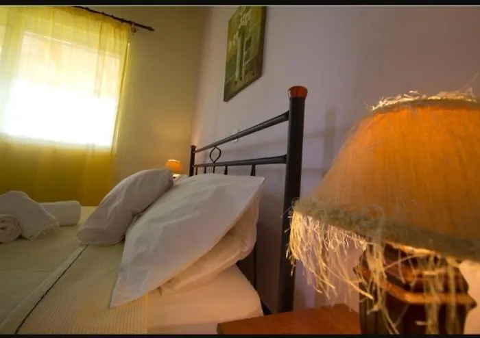 Maria Elena Villa Koróni